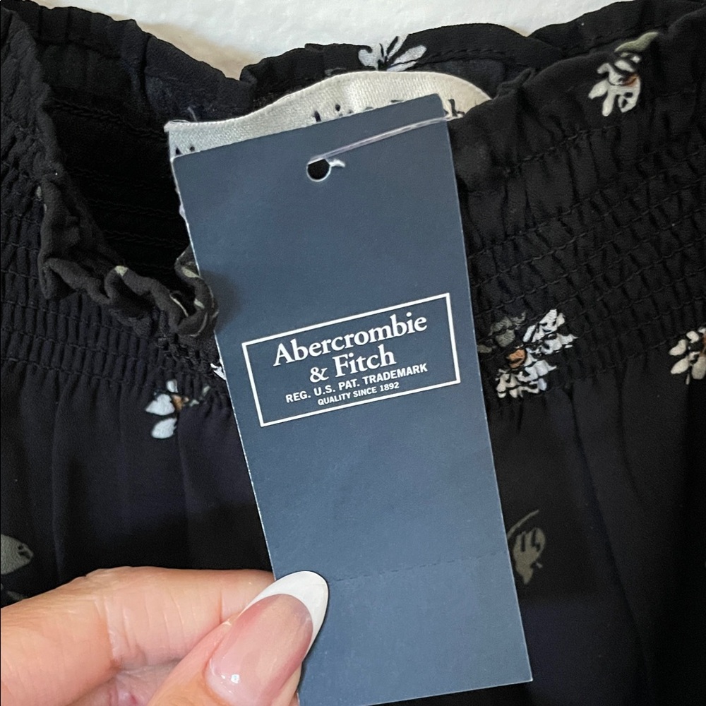 NWT Daisy Black Floral Dress - Picture 2 of 4